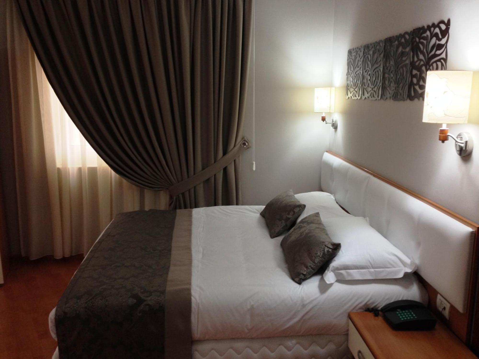 Hotel Arvi دراس الغرفة الصورة